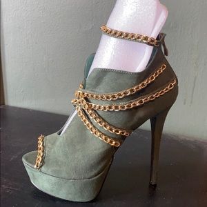 Jade green heels Size 9 1/2 worn once